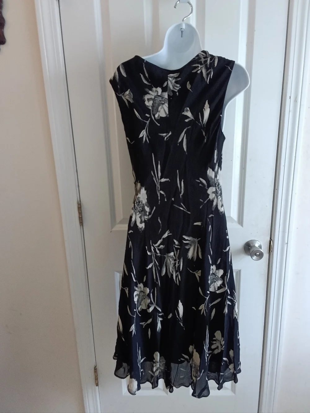 EVAN-PICONE Sleeveless Black Floral Midi Dress Size 16 But This Brand Run 10 - Picture 7 of 7